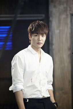 李敏镐最新爆料图片近照,帅气依旧引粉丝热议  第1张